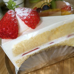 パティスリー べべ - いちごのショートケーキ