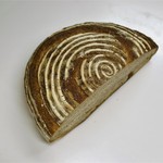 パティスリー・パリセヴェイユ - パン・ド・カンパーニュ　600円　半分にカット