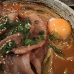 まるかみ食堂 - 豚玉味噌ラーメン 豚と生玉子アップ