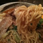まるかみ食堂 - 豚玉味噌ラーメン 麺アップ
