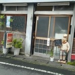 東京食堂 - おじさんの人形がお出迎え？