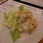 ひげの平山 - ポテトサラダ　390円＋税 じゃがいもゴロっとタイプ、食感が楽しい。　