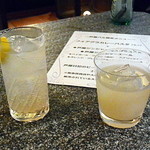 芦屋ジンジャーモスコミュールとグレープフルーツジュース