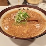 すみれ - ラー博は俺の社員食堂。  味噌ラーメソ！  アブラしっかり、アシアシである。