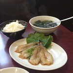 Misono Yakiniku Ten - エビ焼きとワカメスープ