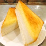 珈琲 王城 - モーニングセット 700円 の厚焼バタートースト
