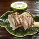 斗々屋 - ②カマス寿司、かぼすで