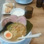 ラー麺 陽はまた昇る - 魚トリトンコツ＋唐揚げ2個＋ごはん750＋200円ぐらい。