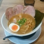 ラー麺 陽はまた昇る - 魚トリトンコツ750円。