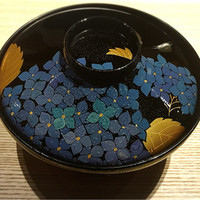 祇園 さゝ木 - 季節ごとに変わる器は６月らしく紫陽花。美しいです。