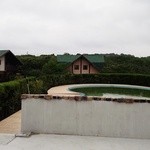 フィオーレ志摩 - 外にプールとコテージ