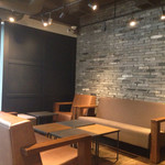 スターバックス・コーヒー - ゆったりソファのオープンエアのスペース