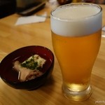 Banzaiya - 2016年4月　生ビール。お通しにしては珍しい汁物( ﾟДﾟ)