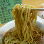 くめちゃん - 平打ちのちょいデロ麺