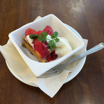 AU GAMIN DE TOKIO table - 苺（とちおとめ）のタルト