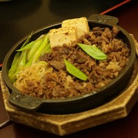荒井屋 万國橋店 - 荒井や名物　牛鍋定食の牛鍋部分