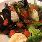リュード シュリ - ランチプレート　ムール貝の舟夫風　季節の野菜やホタテがたっぷり入ってます。