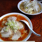 赤の激辛、白のネギみそ