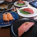 回転寿司 北海素材 - サーモンと中トロ
