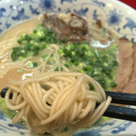 博多ラーメン まるひで - 麺は本場博多から取り寄せている超極細麺です♪