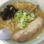 ラーメン寳龍 - 味噌ラーメン。同店のメニューの中でも、最もオーソドックスな一品です。