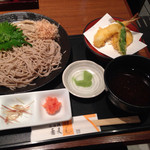 Soba Ikkon Gen - 万福みぞれおろしそば（税込¥1,058）
                        蕎麦がおかわりし放題の上に天ぷらまで付いている。かなりテンションの上がる内容だ。