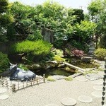 そばや 文助 - 手入れされた庭（H28.6.7撮影）