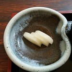 そばや 文助 - 文助天ざる 海老二本￥1450の漬物（H28.6.7撮影）