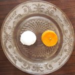 51988255 - かぼちゃの豆腐ケーキ 650円 の豆乳ホイップ添え