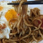 スパイスとお肉の料理店 ミナトン - 麺はこんな感じ