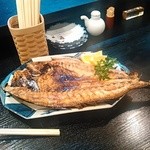 ちょっとここん亭 - となりの常連さんのアジの開き（大きい）一緒に頂きました。
      