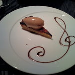 レストランRyu - リンゴのキャラメリゼの温かいタルト　塩キャラメルのジェラート乗せ