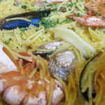 マドリード - 専用パスタと魚介類がいい塩梅で煮込まれてます
