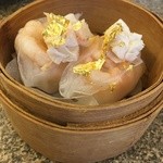 Dim Sum The Art of Chinese Tidbits - 貴族点心♡金箔龍蝦鮮蝦餃♡ゴールデンロブスターエビ餃子