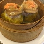 Dim Sum The Art of Chinese Tidbits - 貴族点心♡原隻BB鮑焼売♡BBアワビ餃子
            絶品だった♪( ´▽｀)オススメ‼︎