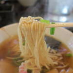 醤油ラーメン700円の麺