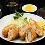 茂とん - とんかつ三昧宮崎県産ＳＰＦ豚のヒレ・ロース・バラの３種のとんかつのミックス　単品￥1,180　定食￥1,400