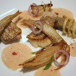 ユニッソン デ クール - 北陸ノドグロ　玉葱とアンディーブのブレゼ　ソースポワーブルローズ