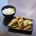 麺匠 あらき - 鶏のから揚げセット　350円（鶏のから揚げ3コ+ライス）