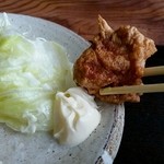 ゆうき - 唐揚げは下味もしっかりついてますが付け合わせのマヨネーズを付けて食べると更に旨し^^