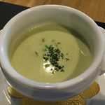 オー・ボン・ヴィヴェール - アスパラガスとカブの冷製スープ