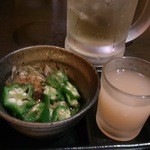 沖縄ダイニング がじゅまる - お通し（オクラ＆カツオブシをシークワーサー出合えたもの）＆食前酒