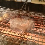 CARNE - リブロースグリルを焼いているところ