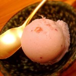 東京肉しゃぶ家 - アイスクリーム苺