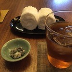 紫野和久傳 - お手拭、艶ほくろ、冷たい焙じ茶