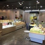 Shimagokoro Setoda - 店内の内観写真です。焼き菓子を中心に常時70種類以上の商品を取り揃えております。