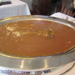 毛鹿鮫背びれフカヒレの姿ステーキ にソースをかけた状態