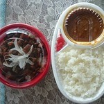 一宮名物弁当 ワタベン - 左、どて丼（税込400円）、右、カレー（税込380円）（2016.6）