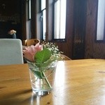 アルバトロス - 各テーブルにお花飾られてます。