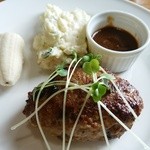 アルバトロス - まん丸なハンバーグとおいしいポテトサラダたっぷり。